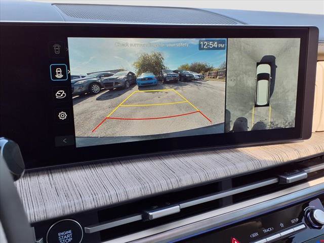 Vehicle image 18 of 21