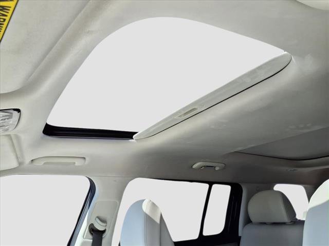Vehicle image 15 of 21