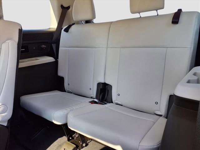 Vehicle image 18 of 21
