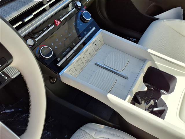 Vehicle image 16 of 21