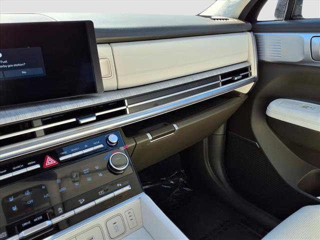 Vehicle image 20 of 21