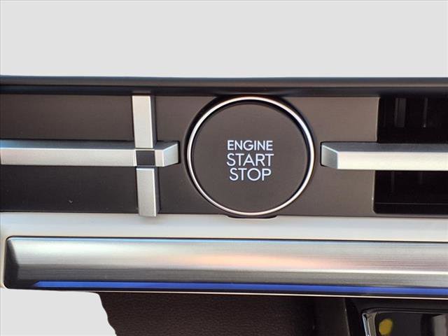 Vehicle image 19 of 21
