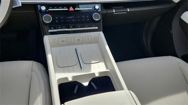 Vehicle image 14 of 21
