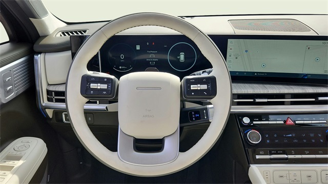 Vehicle image 13 of 21