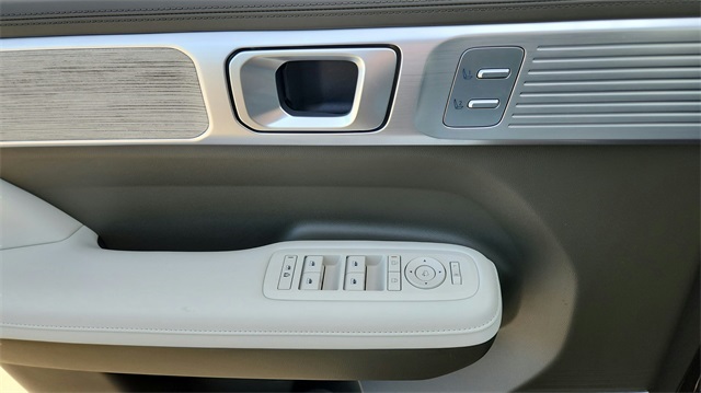 Vehicle image 20 of 21