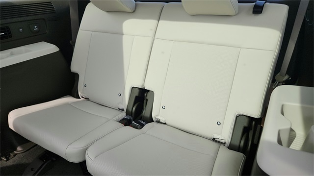 Vehicle image 19 of 21