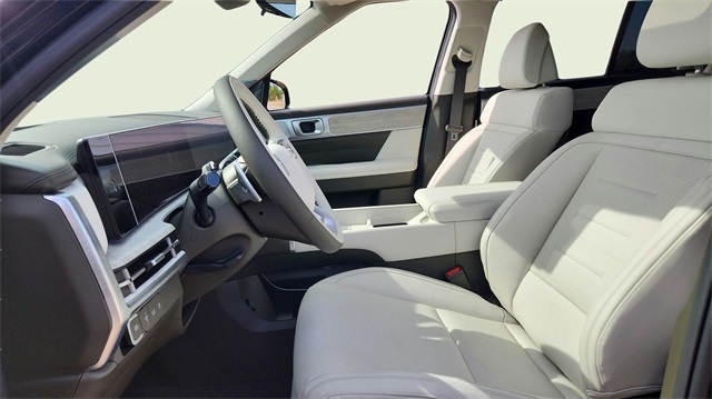 Vehicle image 10 of 21