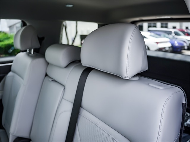 Vehicle image 21 of 29