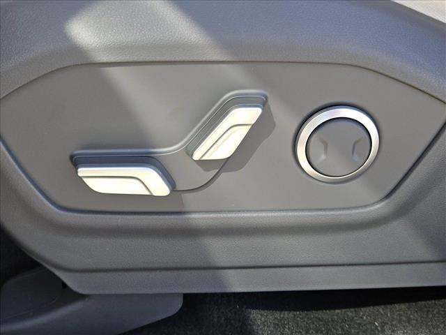 Vehicle image 3 of 18