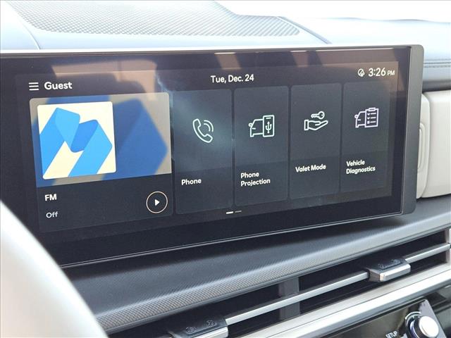 Vehicle image 14 of 18