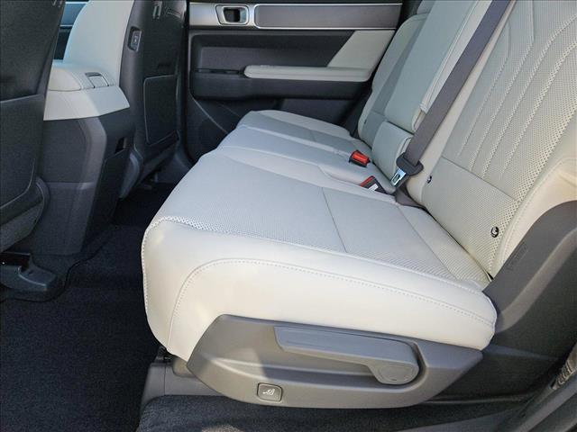 Vehicle image 16 of 18