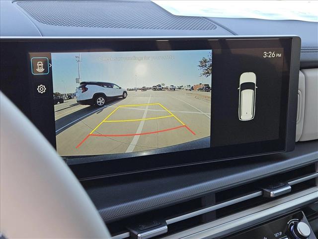 Vehicle image 13 of 18