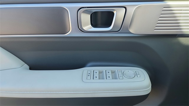 Vehicle image 18 of 19