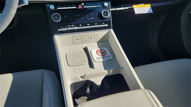 Vehicle image 13 of 19