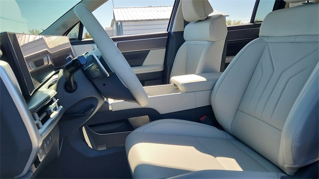 Vehicle image 10 of 19
