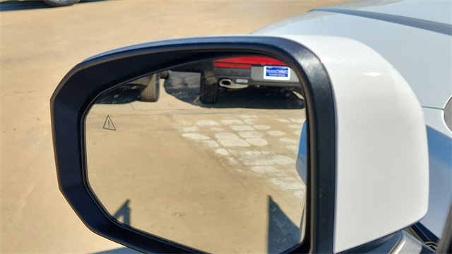 Vehicle image 11 of 19