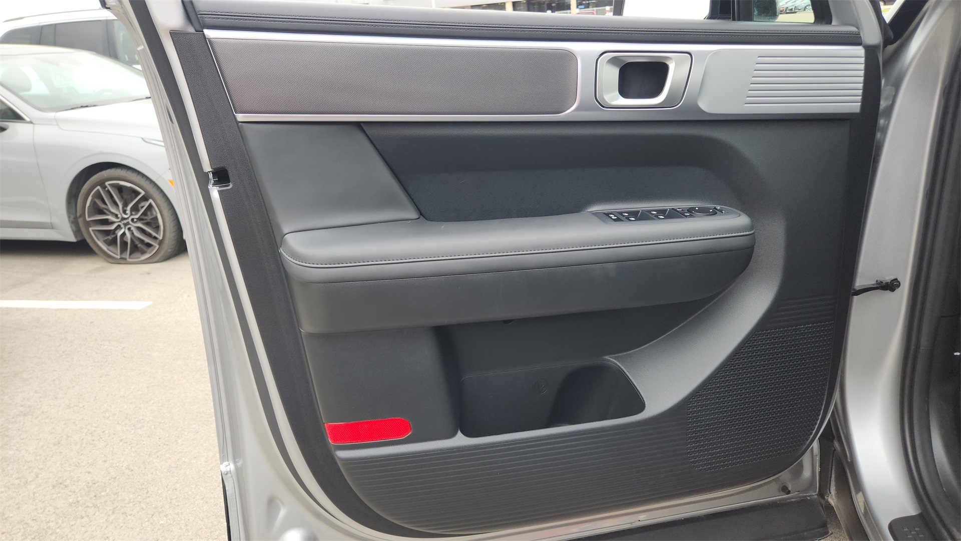 Vehicle image 26 of 40