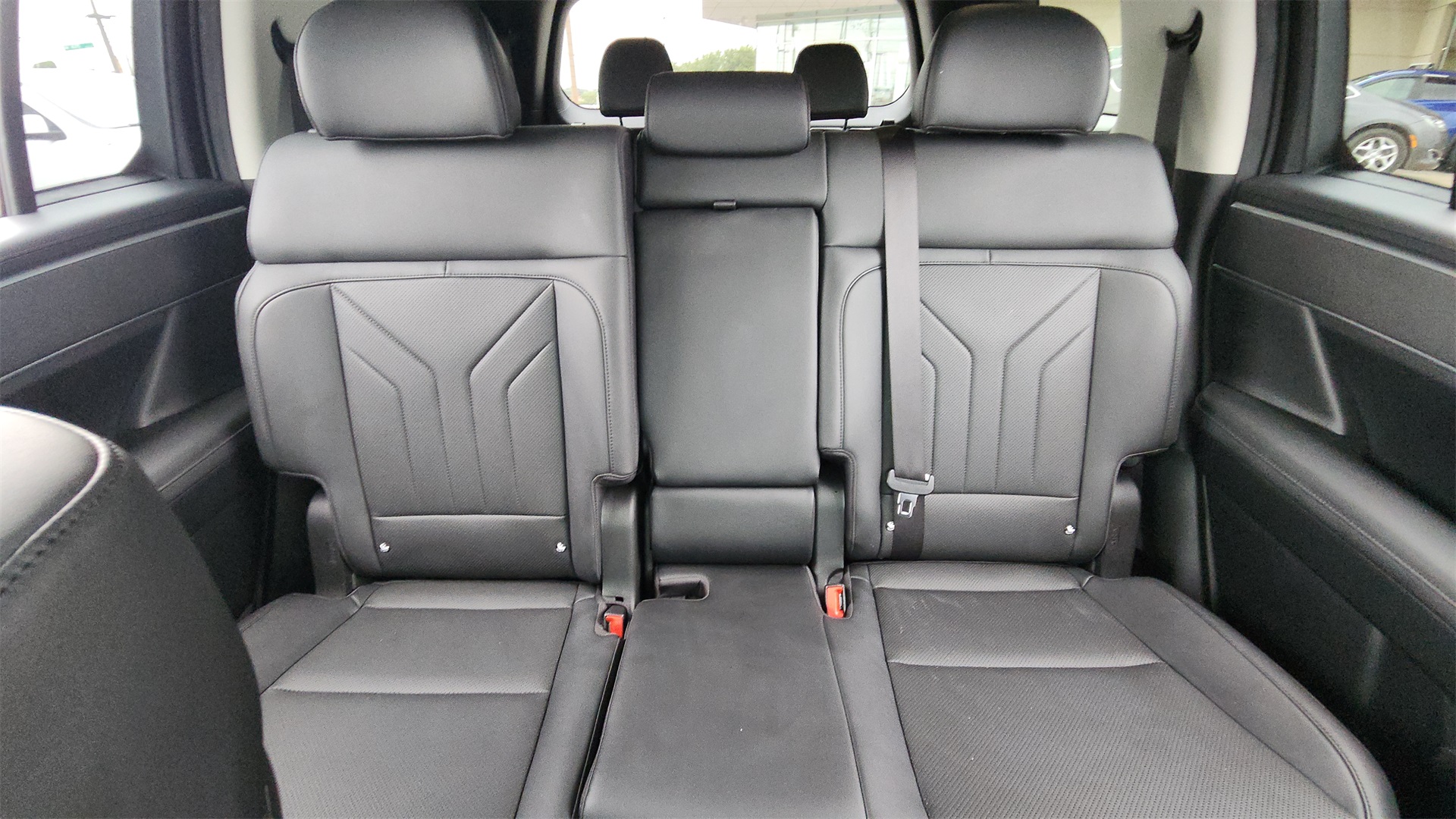 Vehicle image 14 of 40