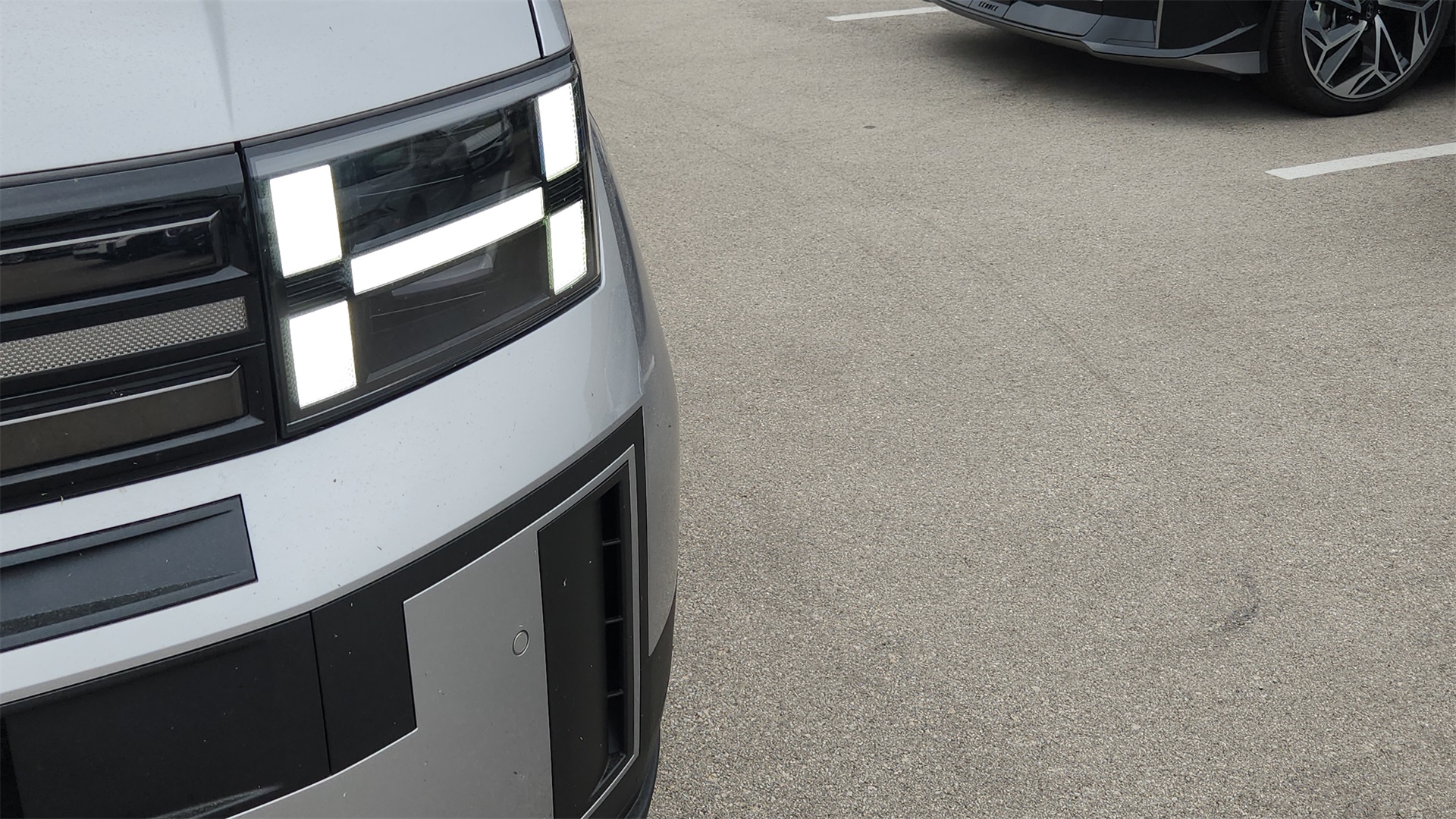 Vehicle image 29 of 40