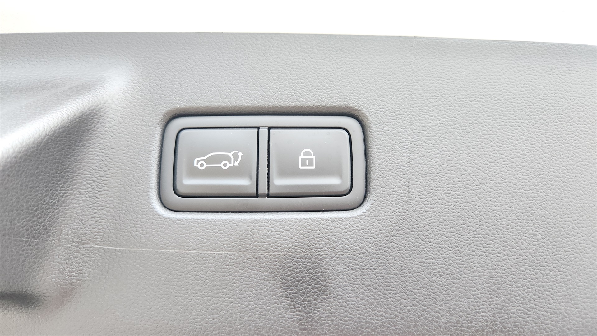 Vehicle image 31 of 40