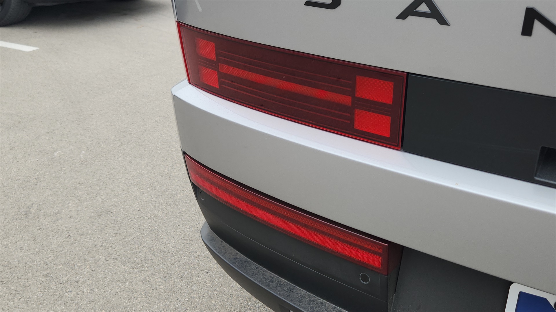 Vehicle image 33 of 40