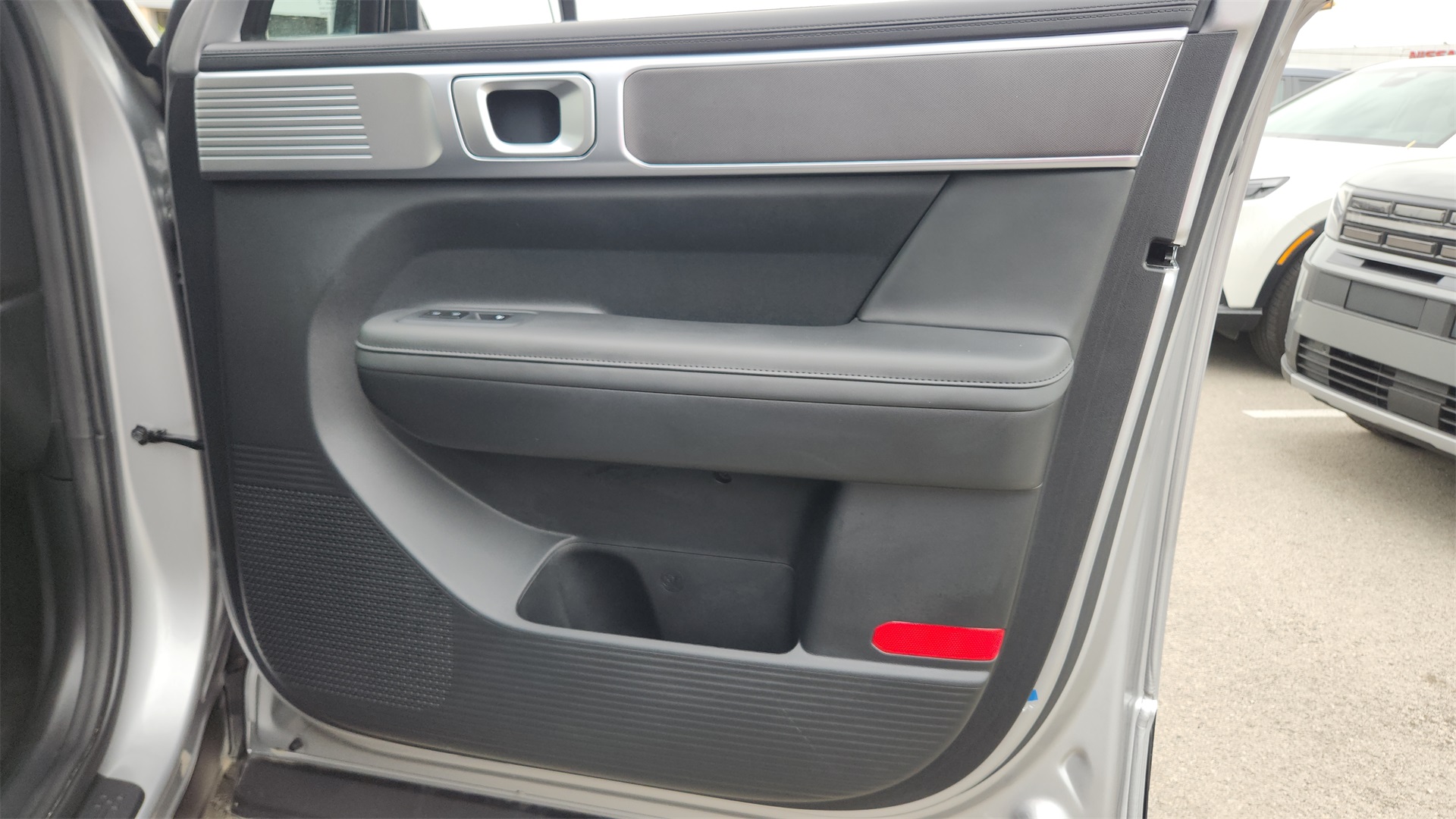 Vehicle image 35 of 40