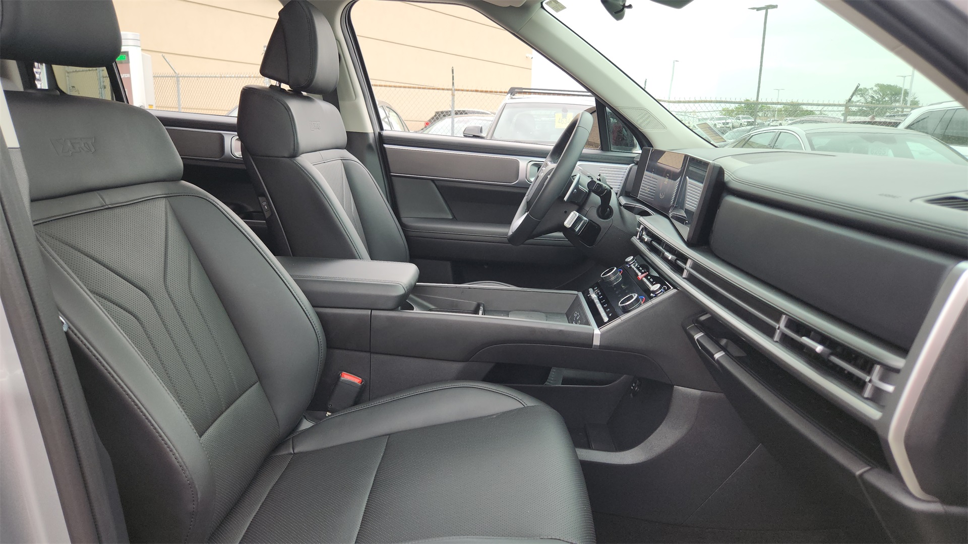 Vehicle image 15 of 40