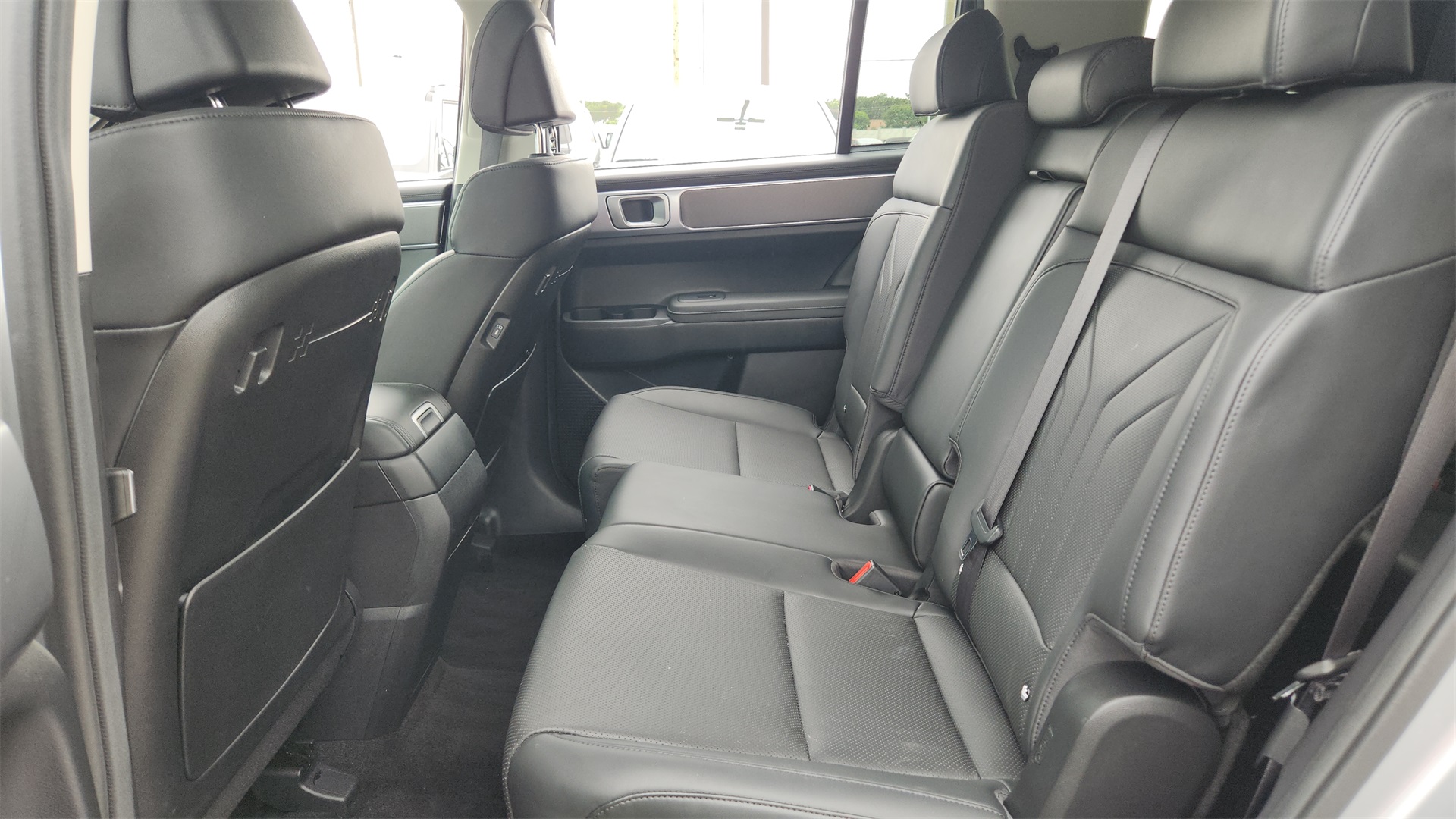 Vehicle image 13 of 40