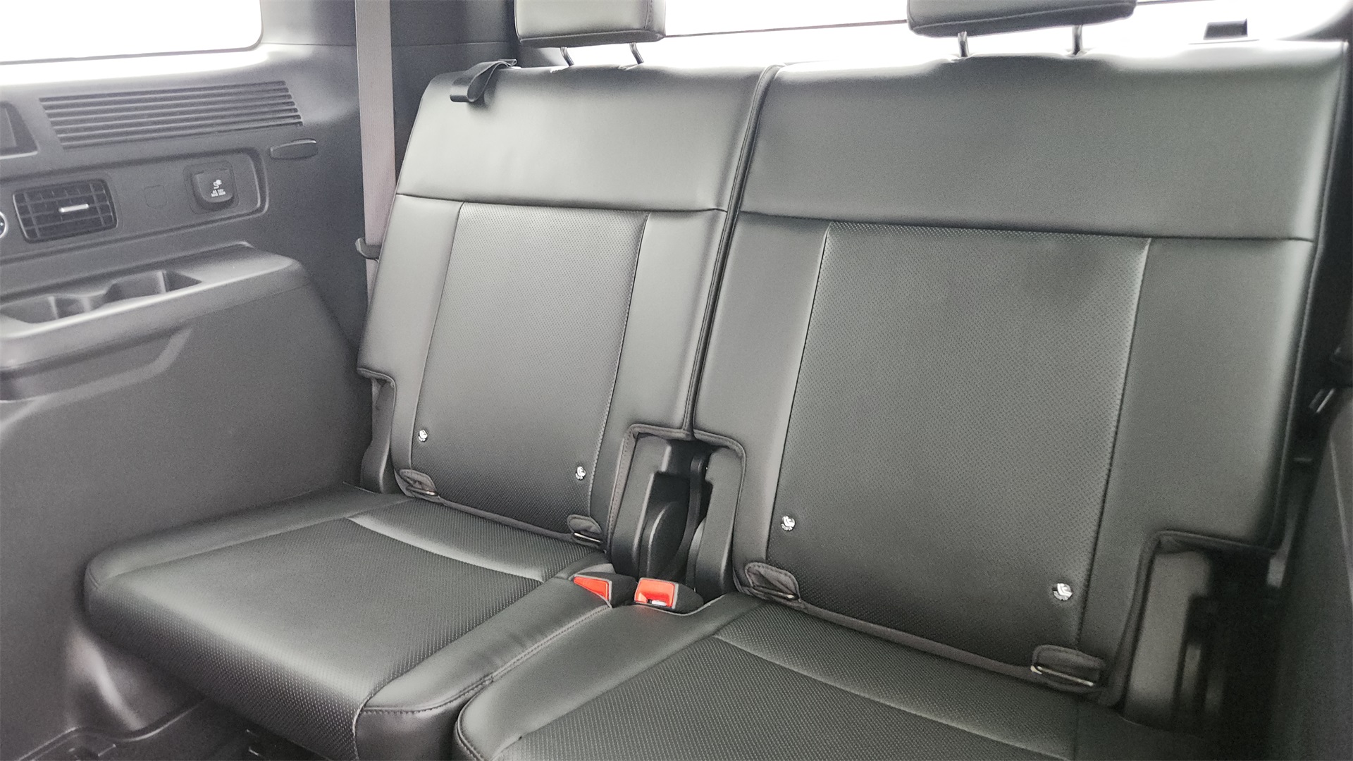 Vehicle image 17 of 40