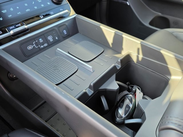 2025 Hyundai Santa Fe Hybrid Limited Image 25 of 40