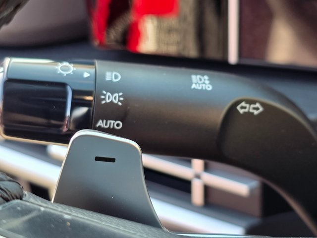 2025 Hyundai Santa Fe Hybrid Limited Image 35 of 40