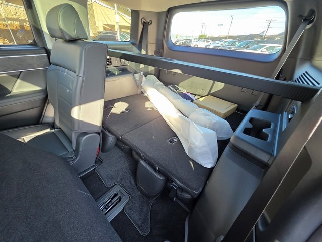 2025 Hyundai Santa Fe Hybrid Limited Image 12 of 40