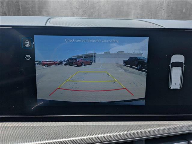 Vehicle image 13 of 18