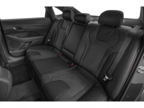 Vehicle image 16 of 19