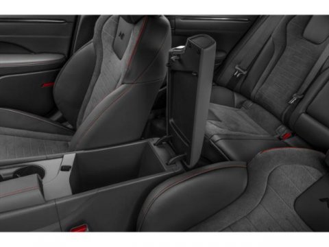 Vehicle image 17 of 19