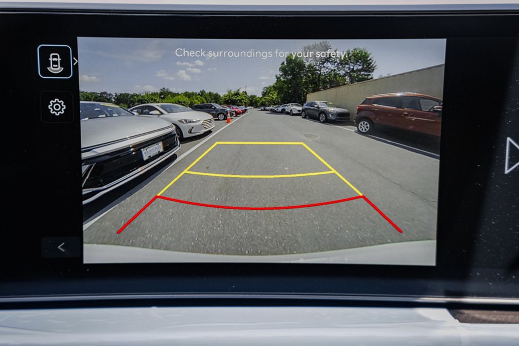 Vehicle image 18 of 42