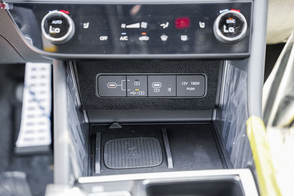 Vehicle image 33 of 42