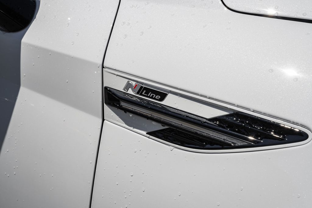 Vehicle image 34 of 42