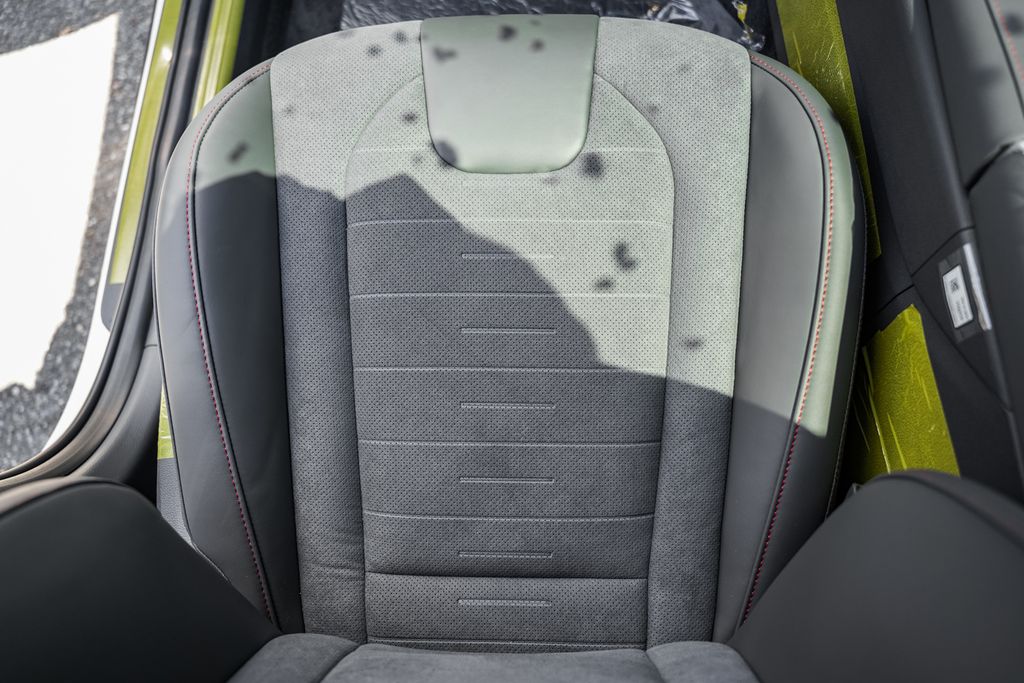 Vehicle image 11 of 42