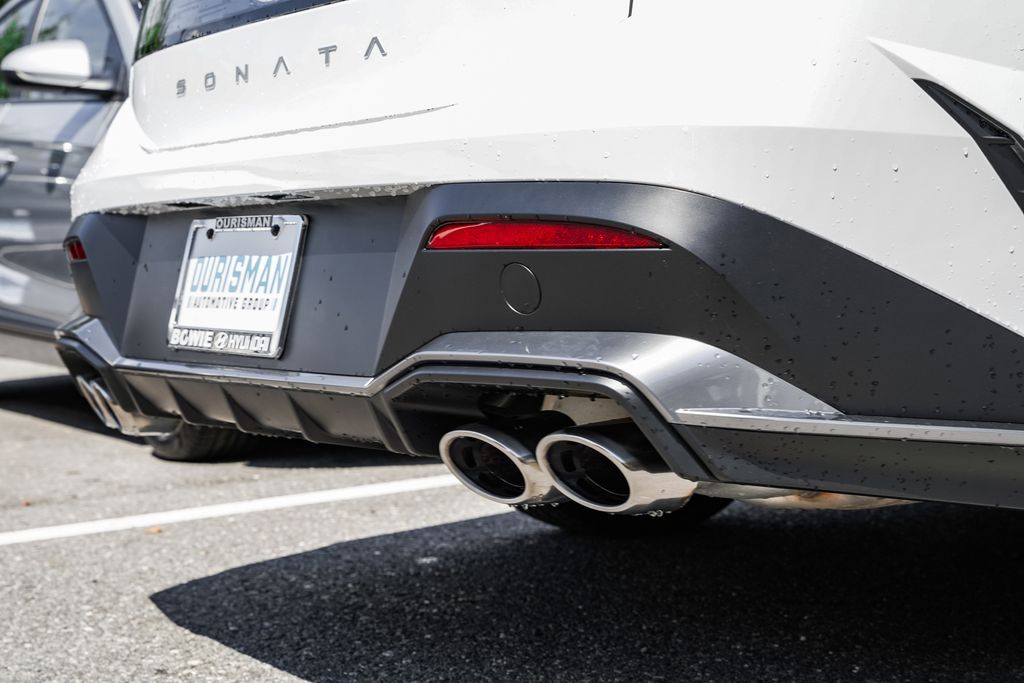 Vehicle image 22 of 42