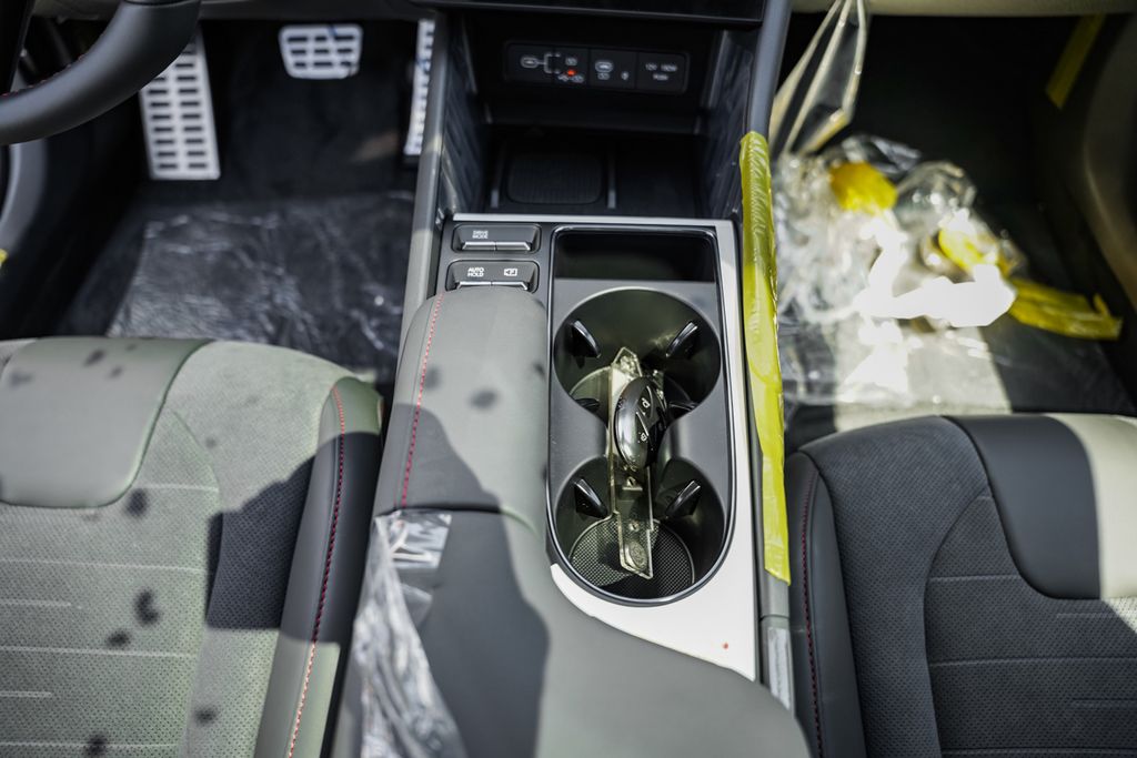 Vehicle image 20 of 42