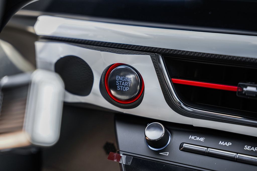 Vehicle image 21 of 42