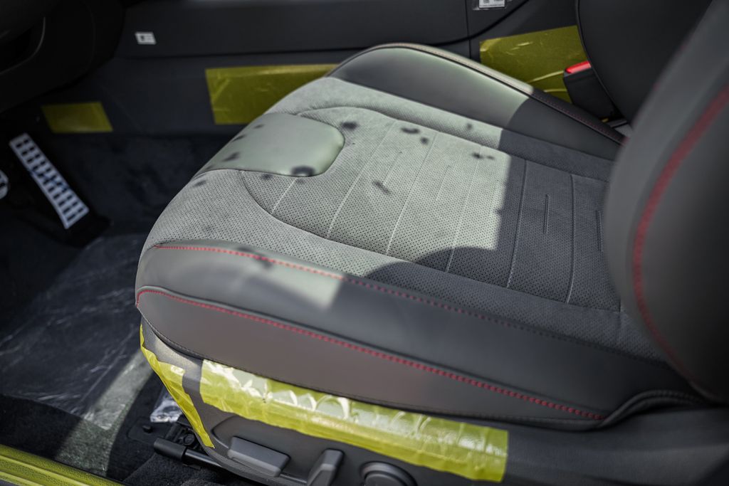 Vehicle image 27 of 42