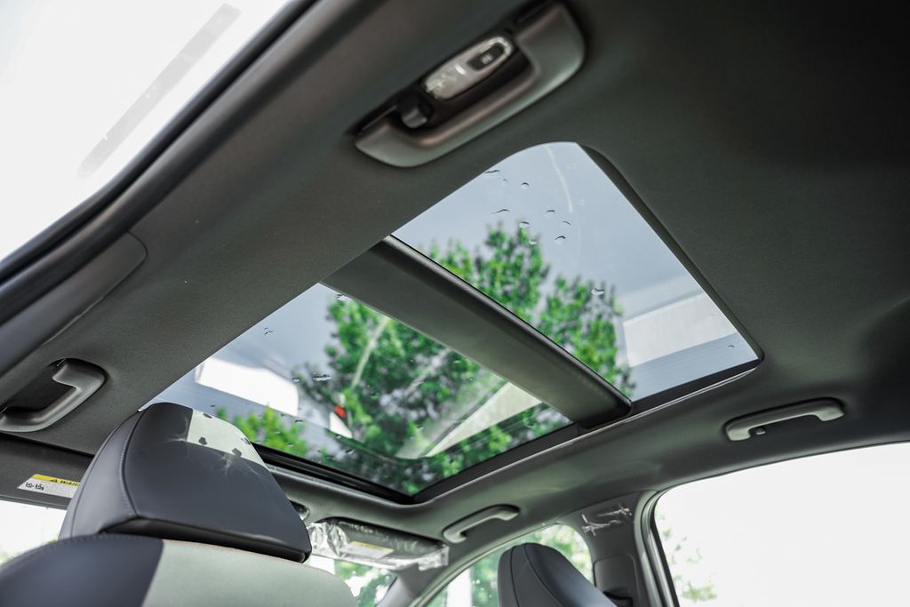 Vehicle image 13 of 42