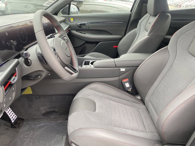 Vehicle image 12 of 16