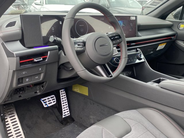 Vehicle image 11 of 16