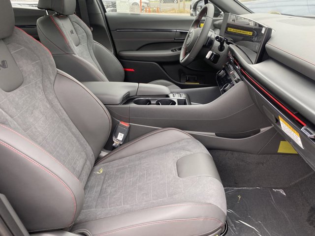 Vehicle image 8 of 16