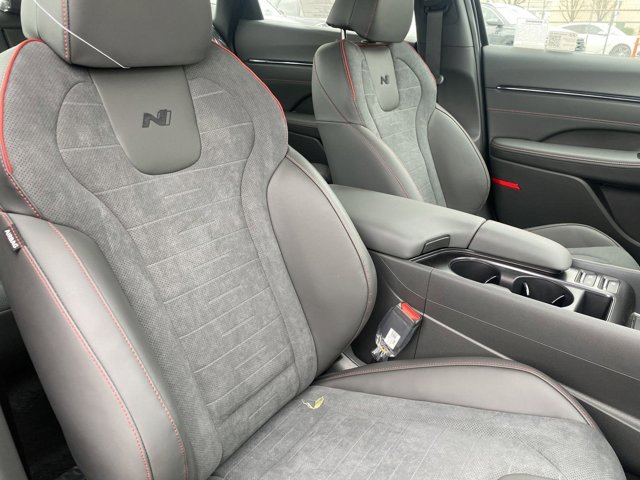 Vehicle image 7 of 16
