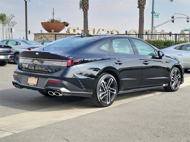 Vehicle image 4 of 25
