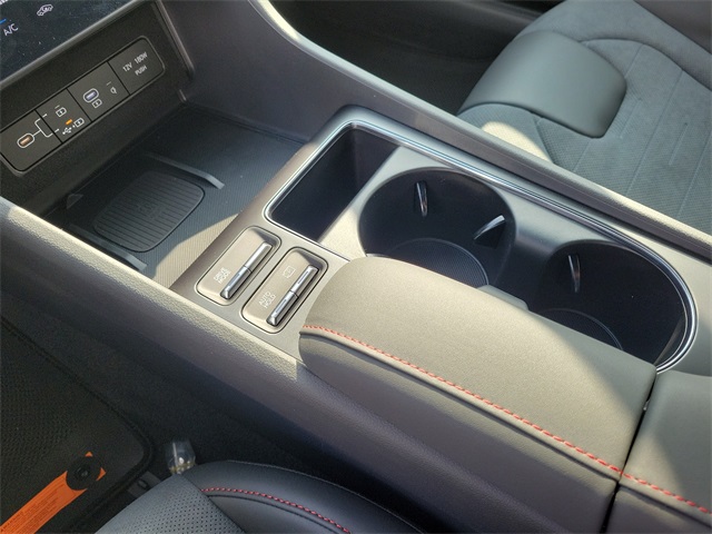 Vehicle image 16 of 25